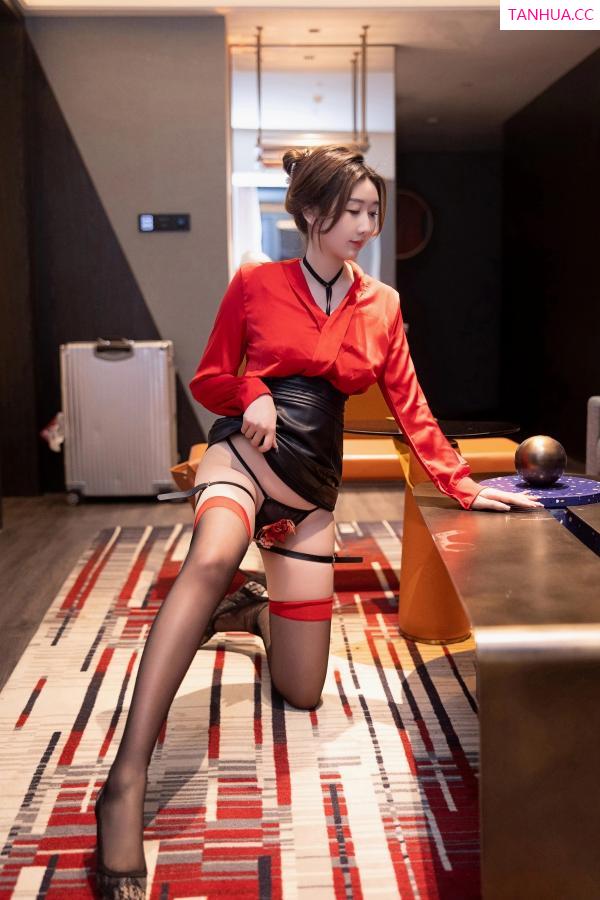 江真真  [XiuRen]高清写真图 2023.04.06 No.6529 江真真 黑丝短裙第23张图片